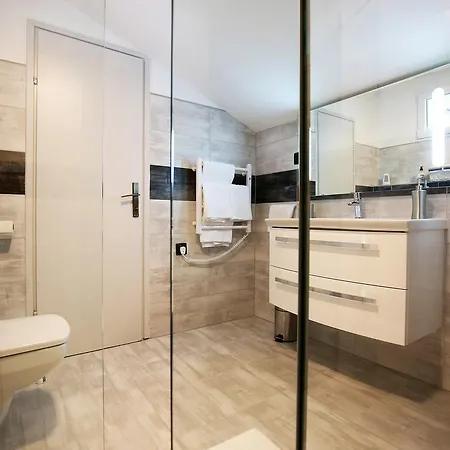Fit Luxury Penthouse Apartment